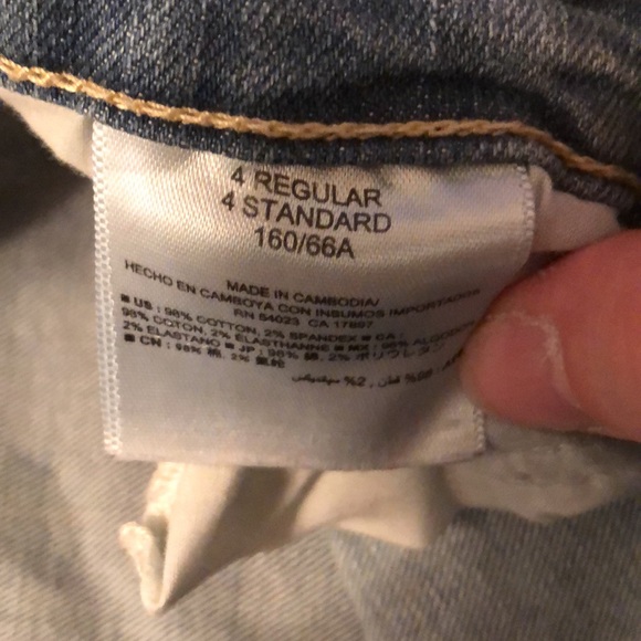 Old navy distressed capris - Picture 3 of 3